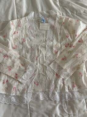 New Eileen West Size Med Bed Jacket Soft Lacey over nightgown top NWT lingerie